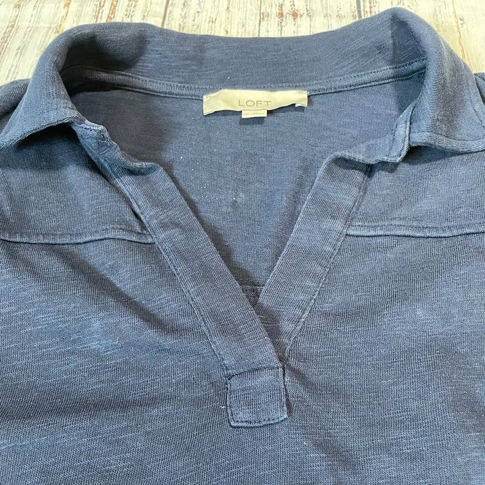 LOFT Navy Blue cap sleeve v-neck top. Size M. - Picture 4 of 10